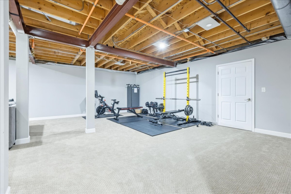 1432 Cascade Lane Barrington, IL 60010 - Photo 33 of 45 a view of a room with gym equipment
