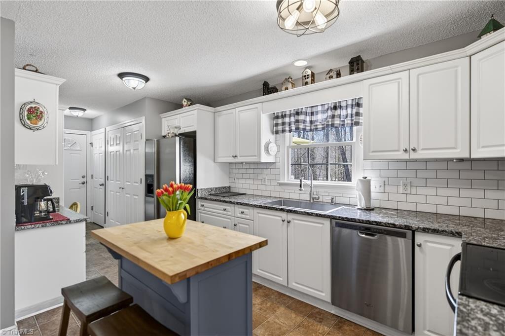 4913 Golden Oaks Drive Oak Ridge, NC 27310 - Photo 12 of 45