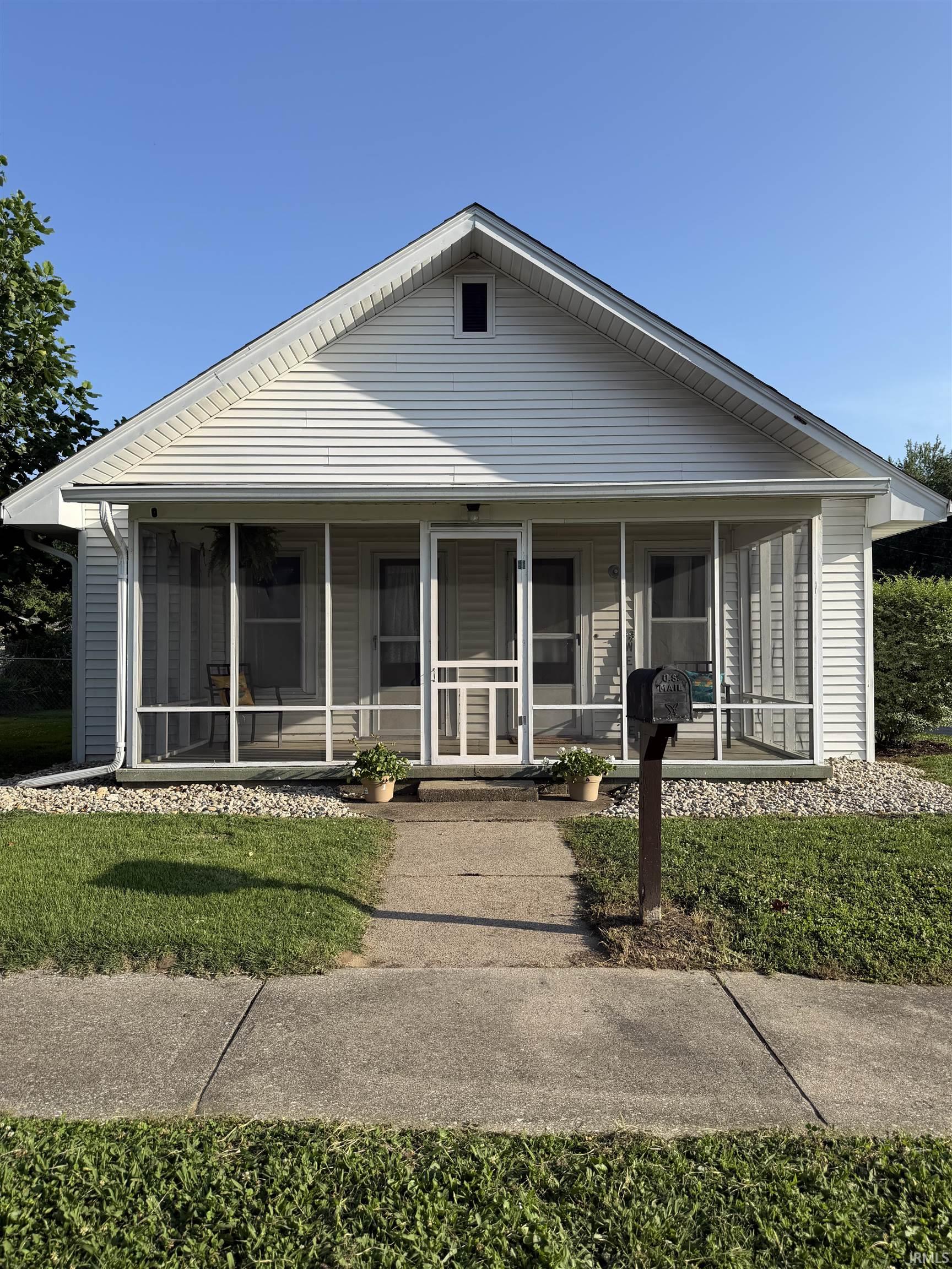 255 East Mechanic Street Bloomfield, IN 47424 - Photo 1 of 7