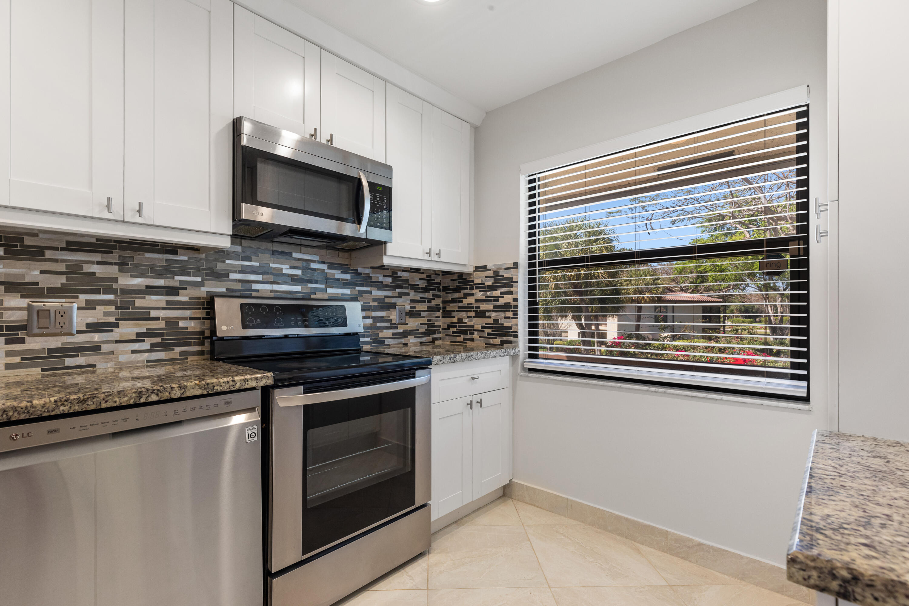 21851 Arriba Real, Unit L Boca Raton, FL 33433 - Photo 22 of 63 KITCHEN LG Appliances