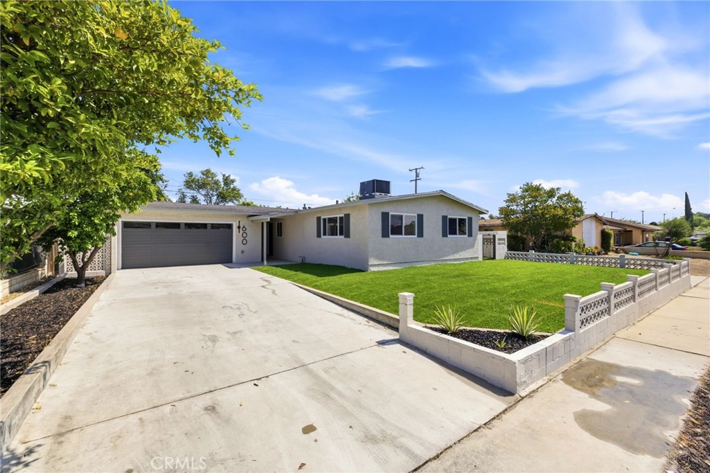 600 June Street Rialto, CA 92376 - Photo 4 of 46