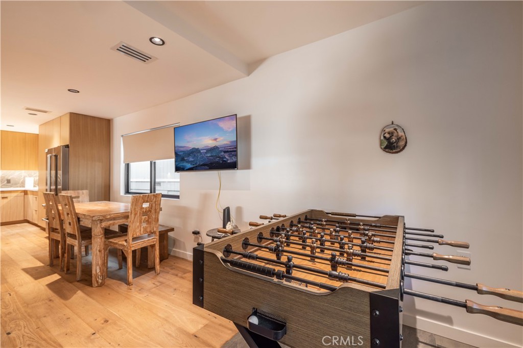 259 Victoria Sugarloaf, CA 92386 - Photo 11 of 32 a living room with chairs and a flat screen tv