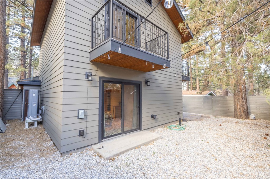 259 Victoria Sugarloaf, CA 92386 - Photo 27 of 32 a view of a house with a snow