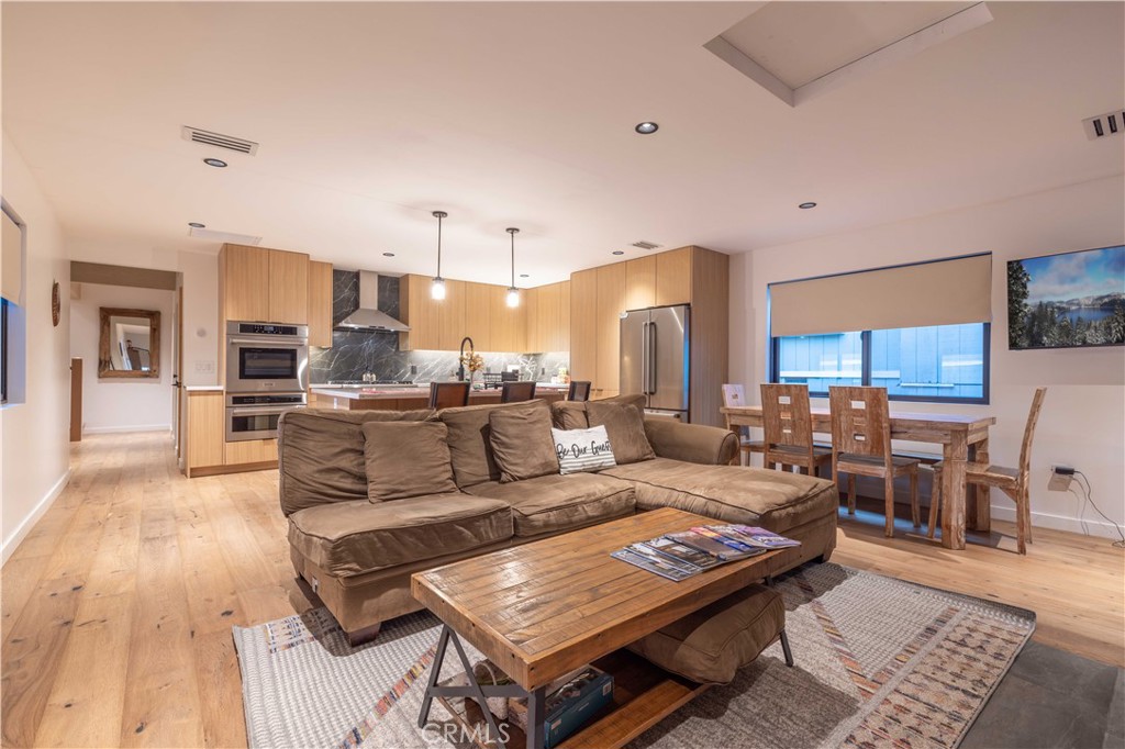 259 Victoria Sugarloaf, CA 92386 - Photo 5 of 32 a living room with furniture and kitchen view