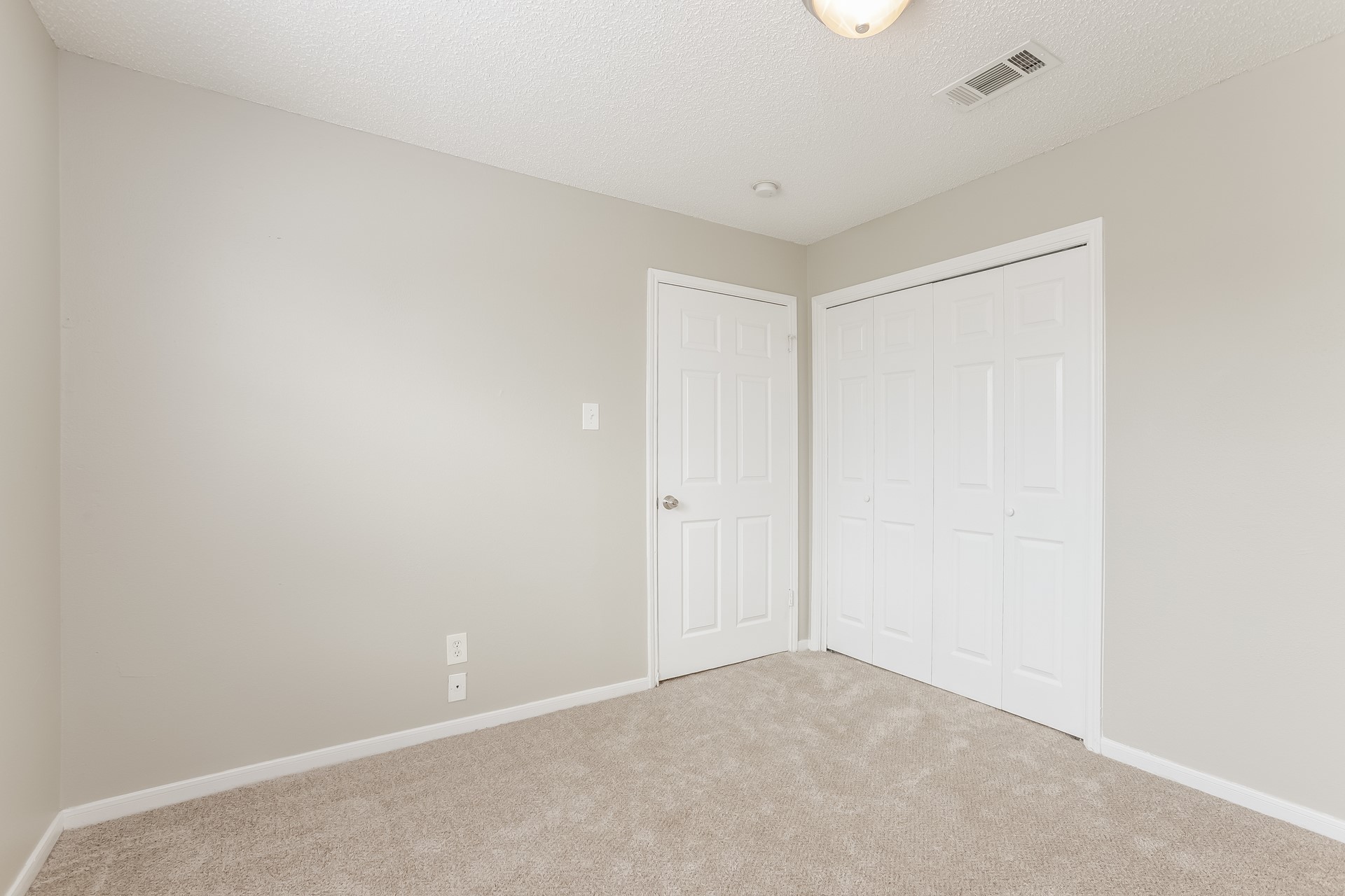 7744 Ellis Drive Houston, TX 77489 - Photo 8 of 17 a view of an empty room