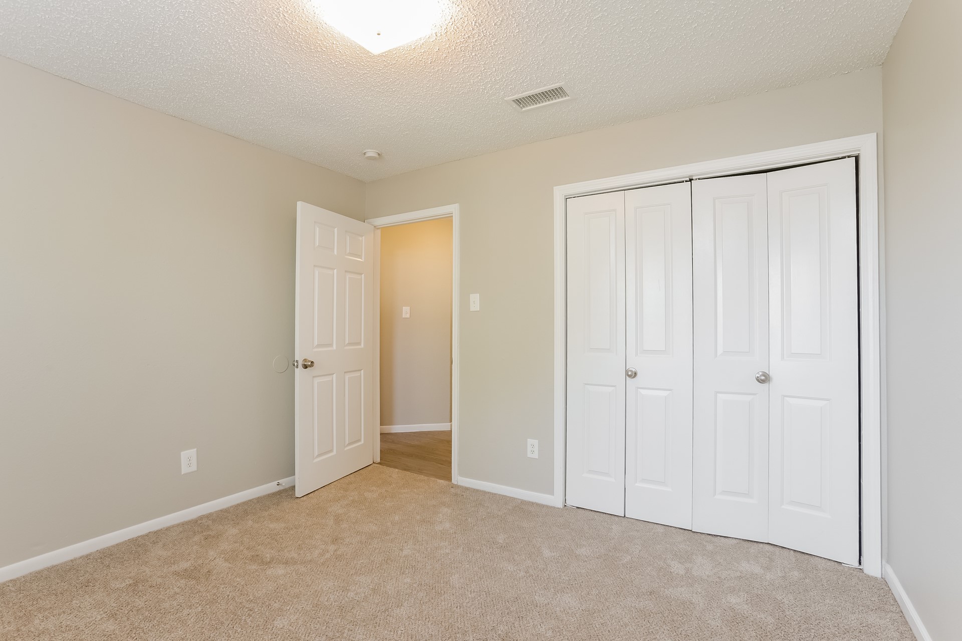 7744 Ellis Drive Houston, TX 77489 - Photo 10 of 17 a view of an empty room