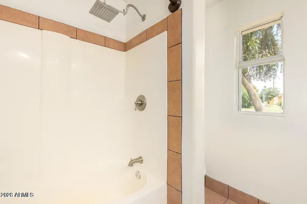 $2,700 | 2441 East Edgemont Avenue, Phoenix, AZ 85008