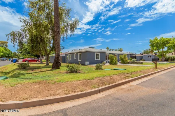 $2,700 | 2441 East Edgemont Avenue, Phoenix, AZ 85008