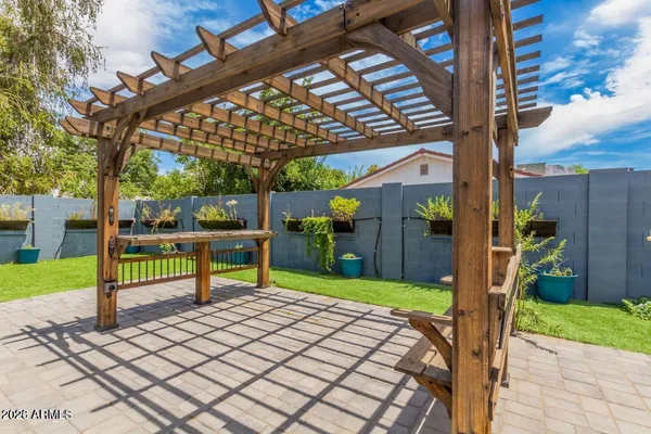 $2,700 | 2441 East Edgemont Avenue, Phoenix, AZ 85008