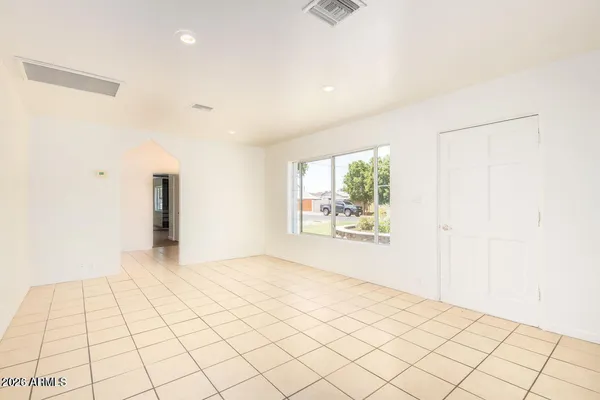 $2,700 | 2441 East Edgemont Avenue, Phoenix, AZ 85008