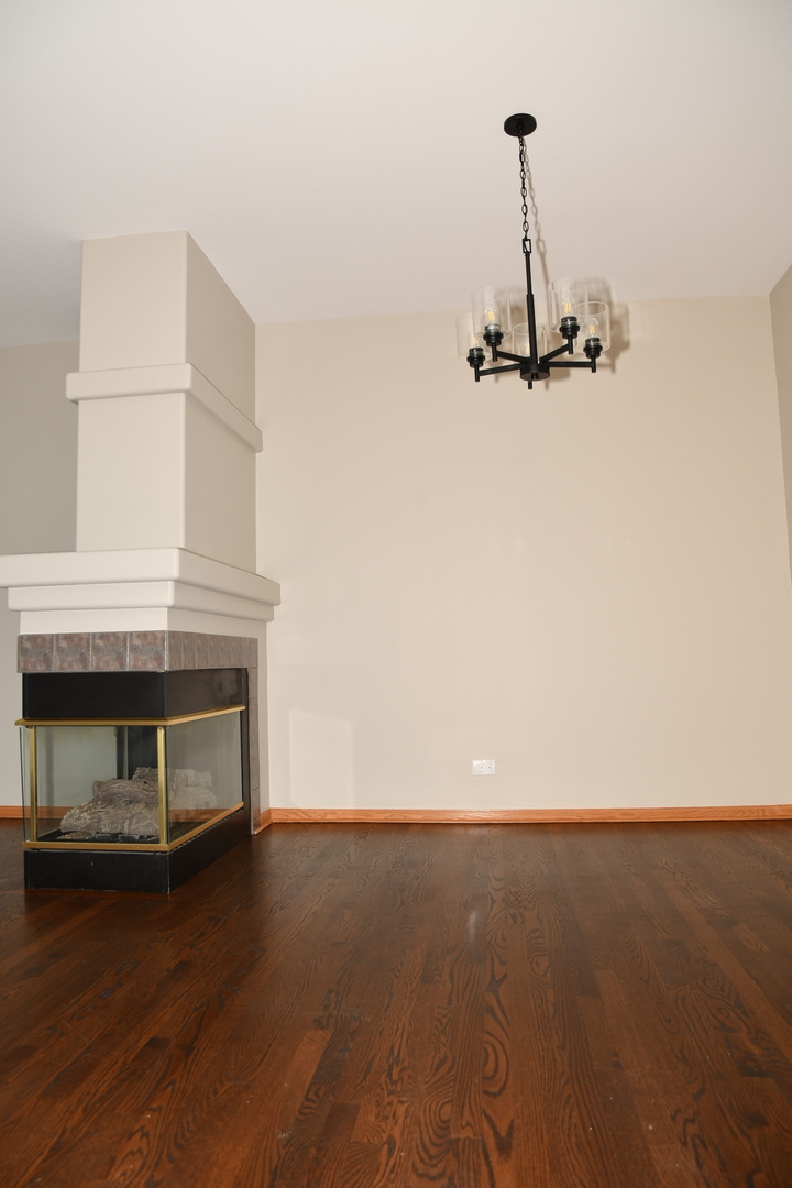 3467 Ravinia Circle Aurora, IL 60504 - Photo 2 of 24 Gallery Image 2