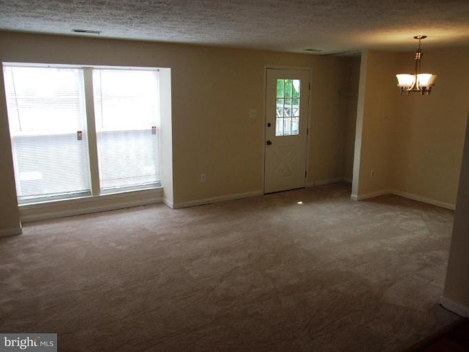 411 Palmspring Drive Gaithersburg, MD 20878 - Photo 2 of 18 Living Room/Dining Room