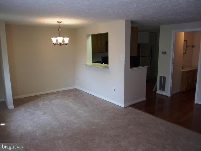411 Palmspring Drive Gaithersburg, MD 20878 - Photo 3 of 18 Dining Area
