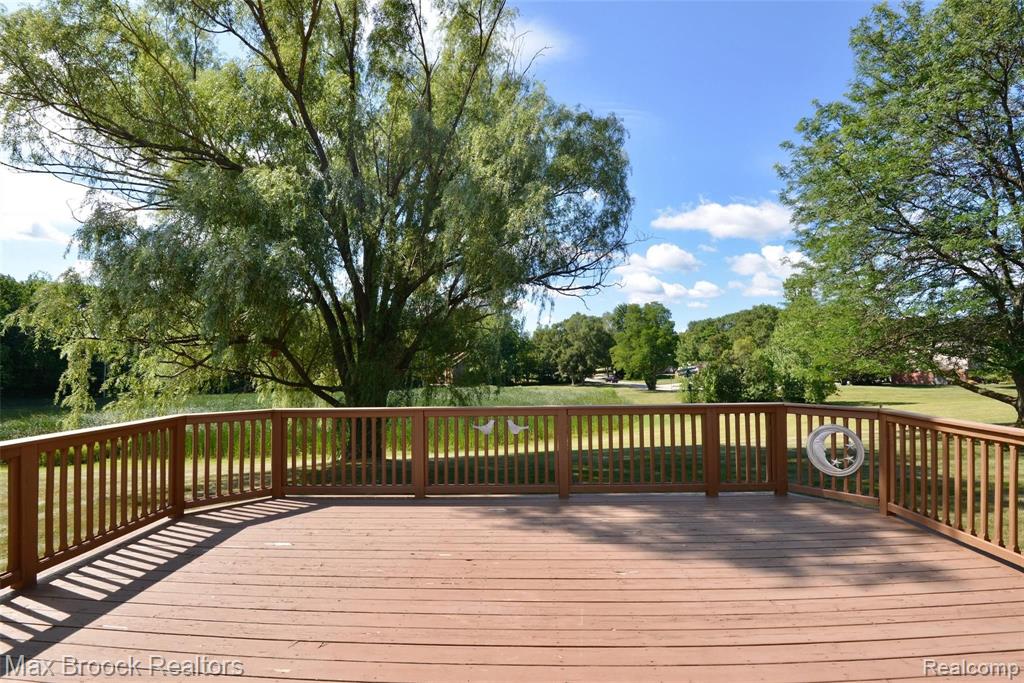 233 Coldiron Drive Rochester Hills, MI 48307 - Photo 4 of 24