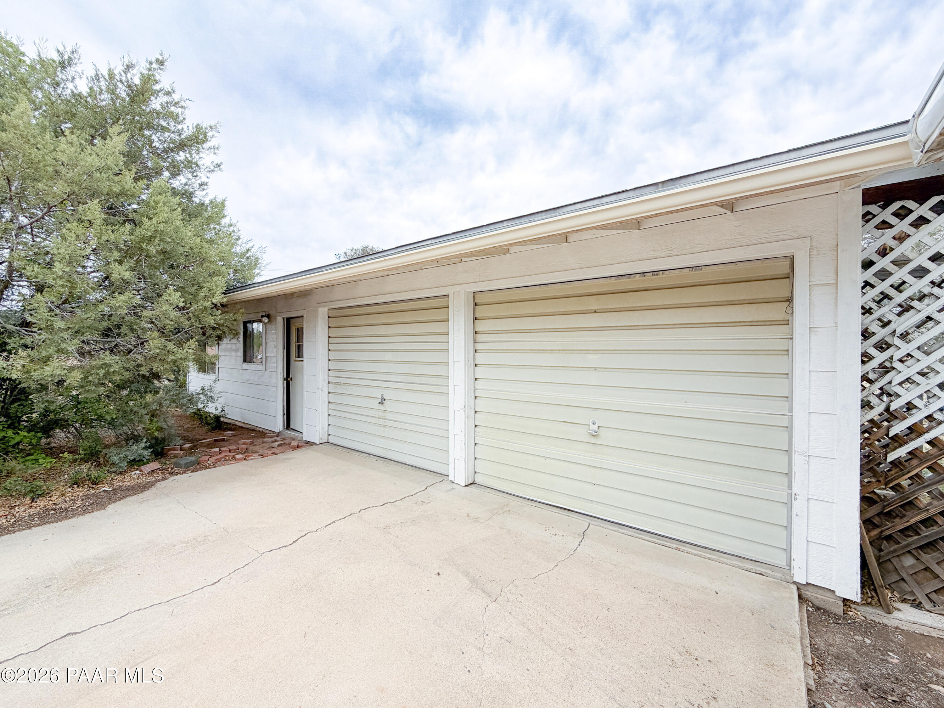 2775 Ridge Road Prescott, AZ 86301 - Photo 3 of 26 Garage - Guest House Exterior