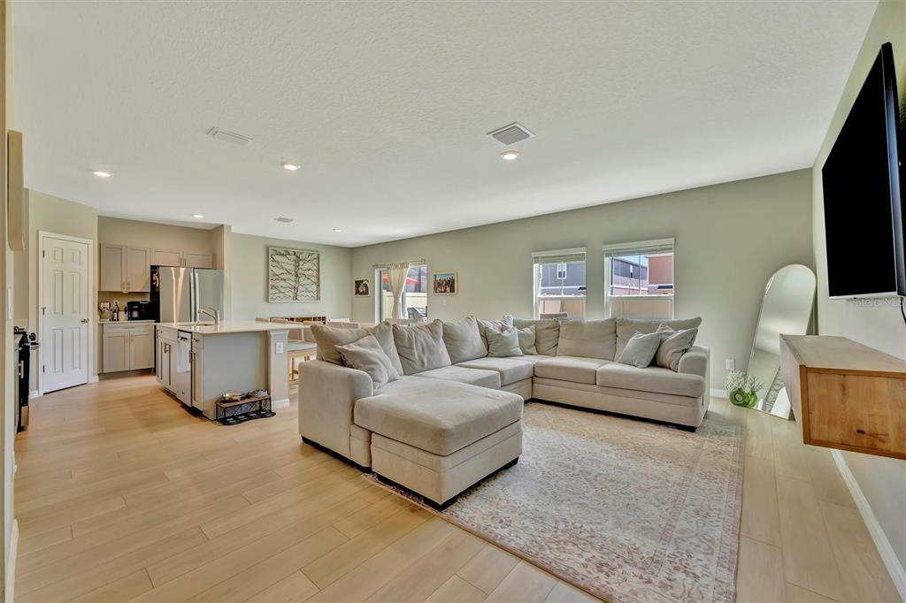 12950 Pasture Wds Place Lithia, FL 33547 - Photo 3 of 45