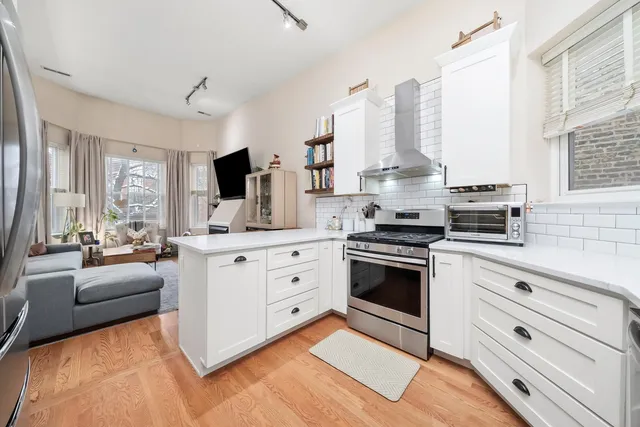 $495,000 | 2839 North Burling Street, Unit 3N, Chicago, IL 60657