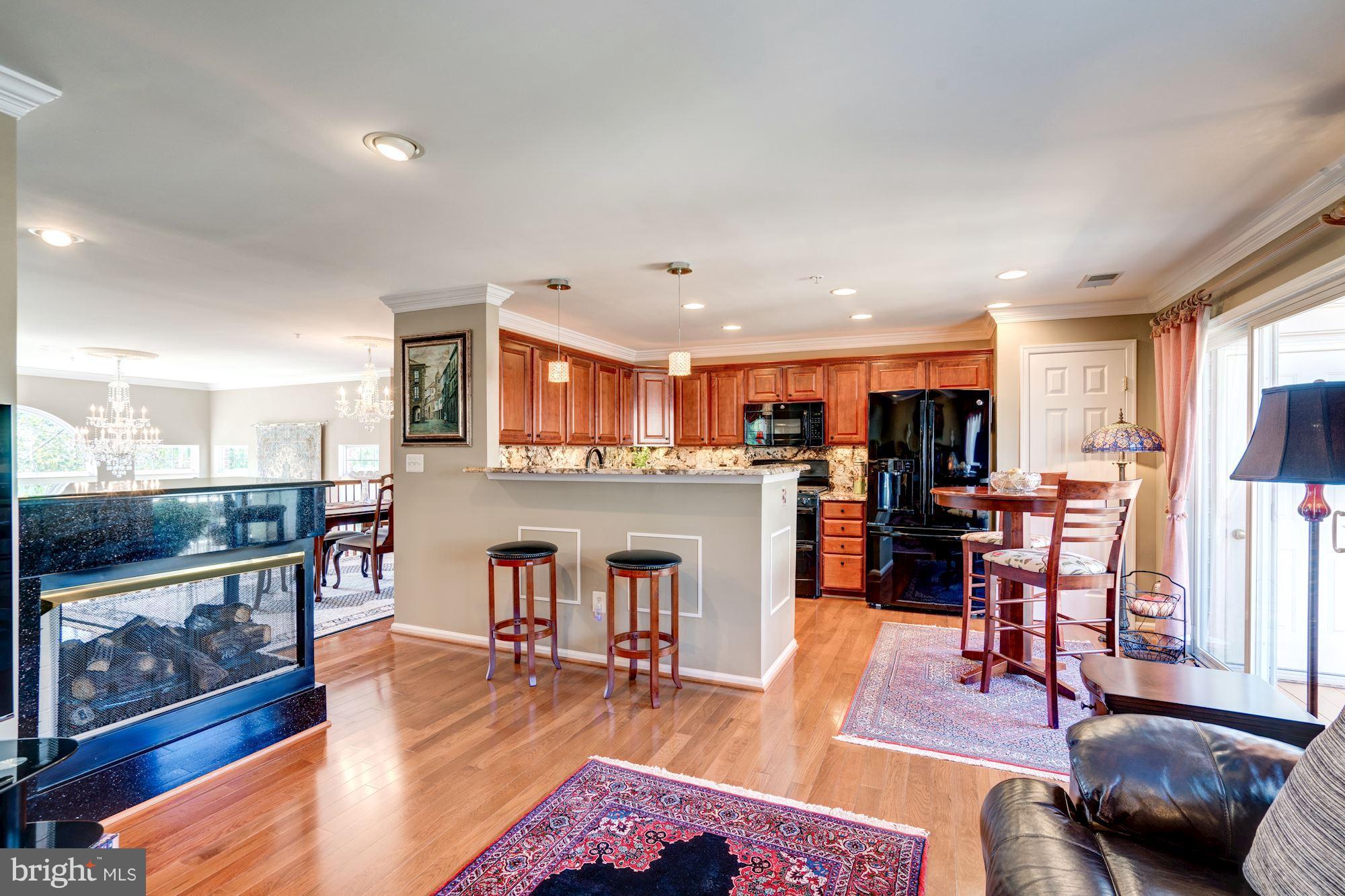 12099 Trumbull Way Reston, VA 20190 - Photo 14 of 30 Kitchen with granite breakfast bar+breakfast nook