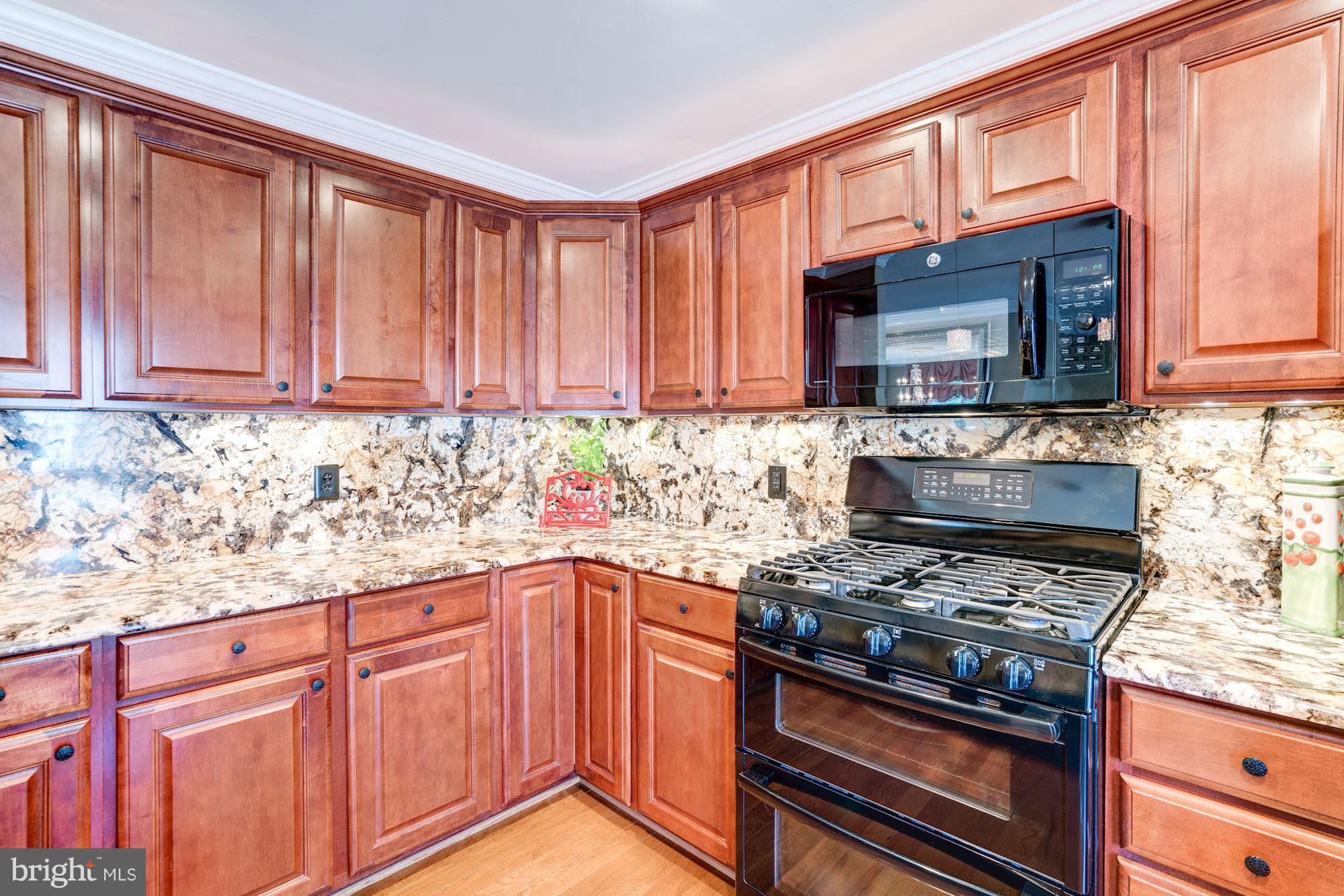 12099 Trumbull Way Reston, VA 20190 - Photo 16 of 30 5-burner GAS cooktop with double oven