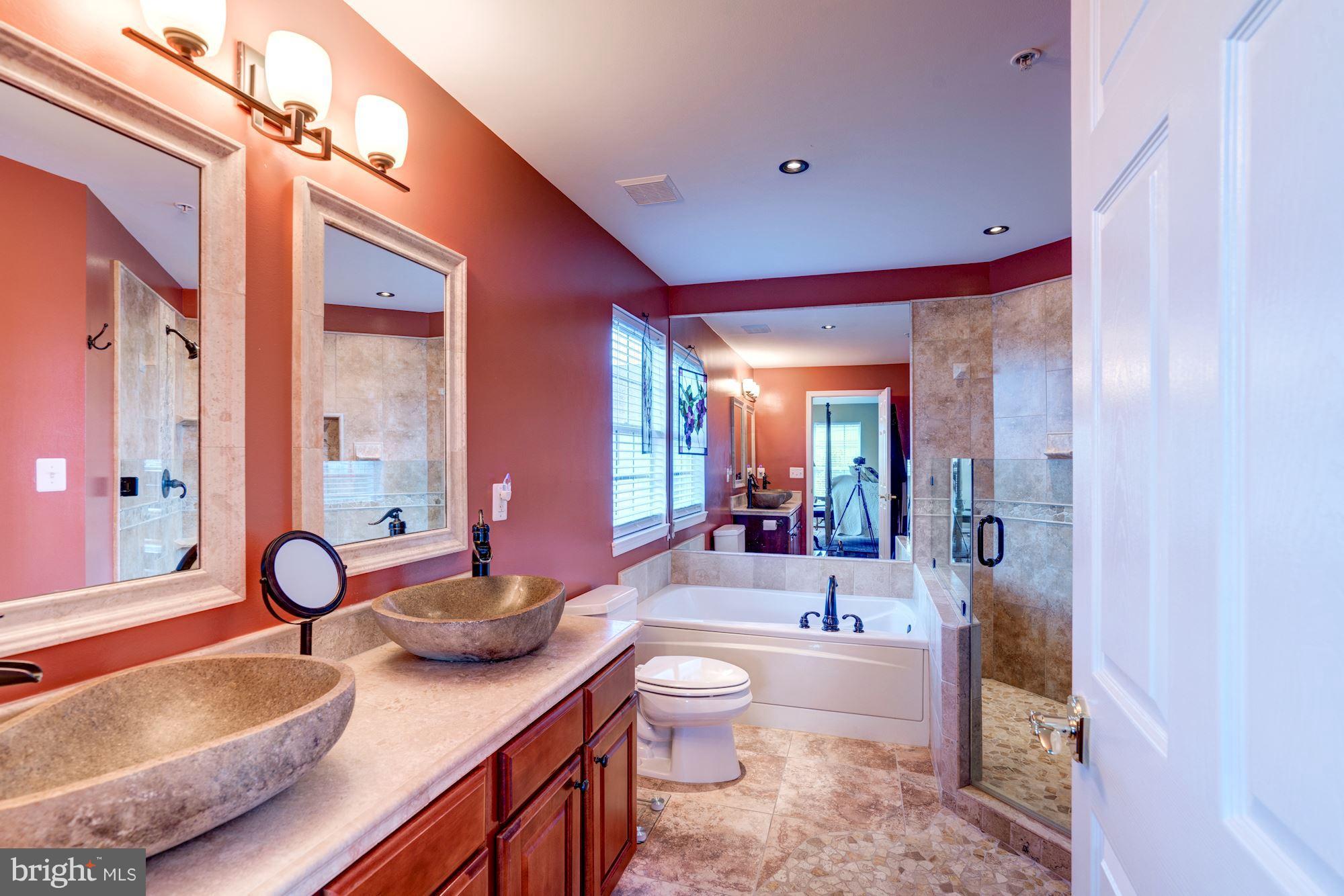 12099 Trumbull Way Reston, VA 20190 - Photo 4 of 30 Bath (Master)