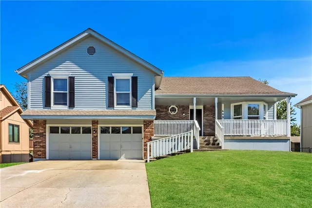 $2,250 | 609 Northeast Bristol Drive, Lee's Summit, MO 64086