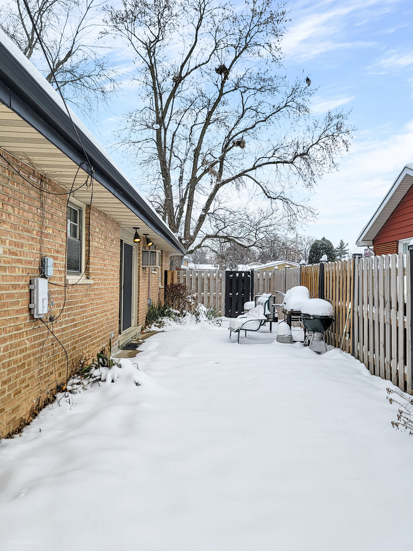 10900 Rutherford Avenue Worth, IL 60482 - Photo 21 of 21 a view of a house with a patio