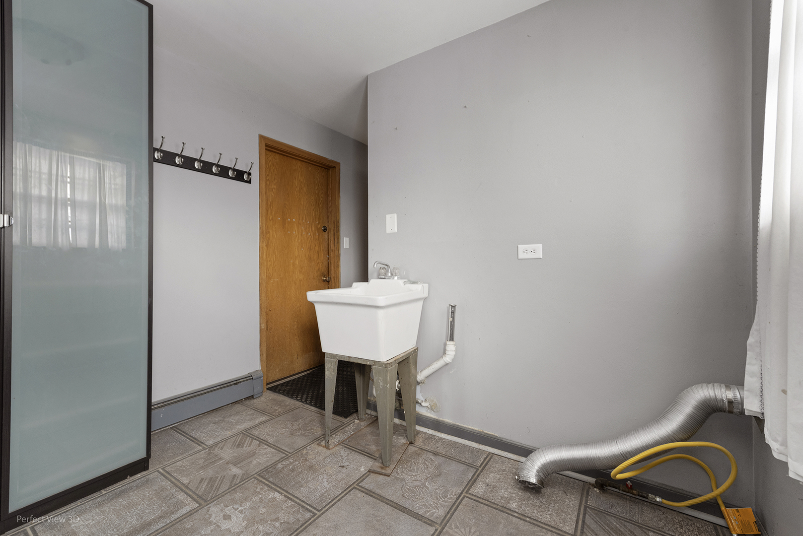 10900 Rutherford Avenue Worth, IL 60482 - Photo 10 of 21 a bathroom with a sink and a mirror