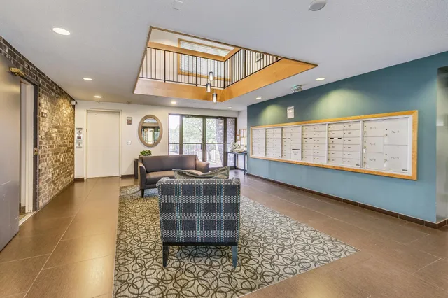 $129,900 | 4120 Parklawn Avenue, Unit 331, Edina, MN 55435