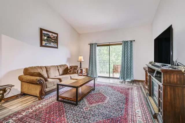 $129,900 | 4120 Parklawn Avenue, Unit 331, Edina, MN 55435