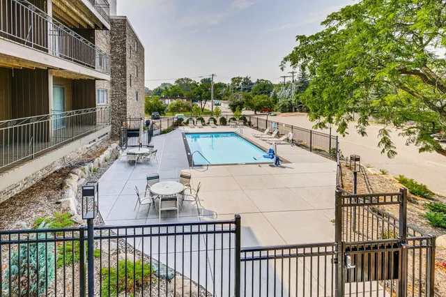 $129,900 | 4120 Parklawn Avenue, Unit 331, Edina, MN 55435