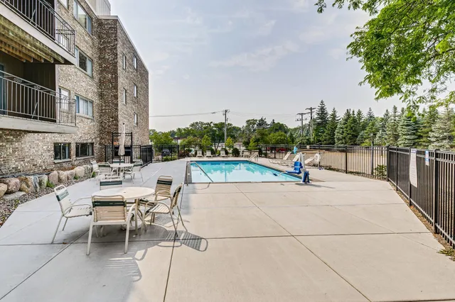 $129,900 | 4120 Parklawn Avenue, Unit 331, Edina, MN 55435