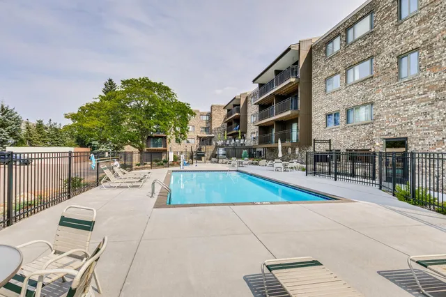 $129,900 | 4120 Parklawn Avenue, Unit 331, Edina, MN 55435