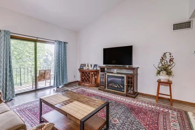 $129,900 | 4120 Parklawn Avenue, Unit 331, Edina, MN 55435