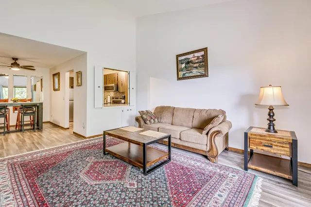 $129,900 | 4120 Parklawn Avenue, Unit 331, Edina, MN 55435