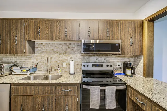 $129,900 | 4120 Parklawn Avenue, Unit 331, Edina, MN 55435