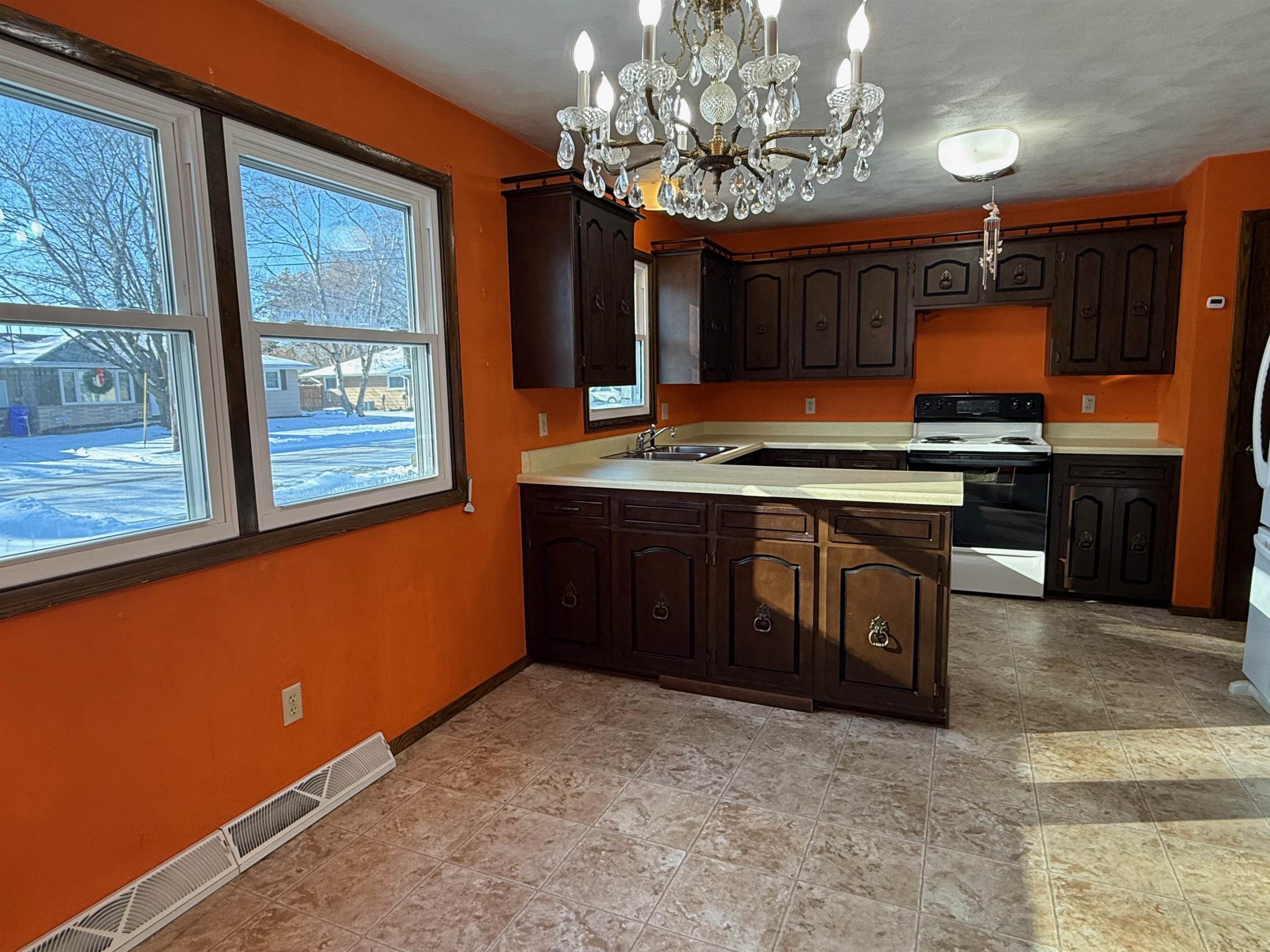 16 Ramlen Court Appleton, WI 54915 - Photo 5 of 12