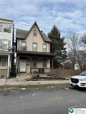 a view of a car park in front of house