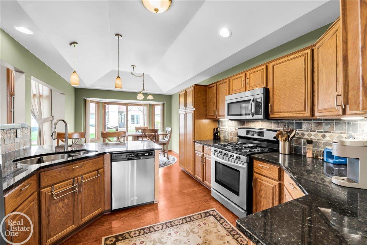 34521 Blue Spruce Road New Baltimore, MI 48047 - Photo 8 of 41 Gallery Image 8