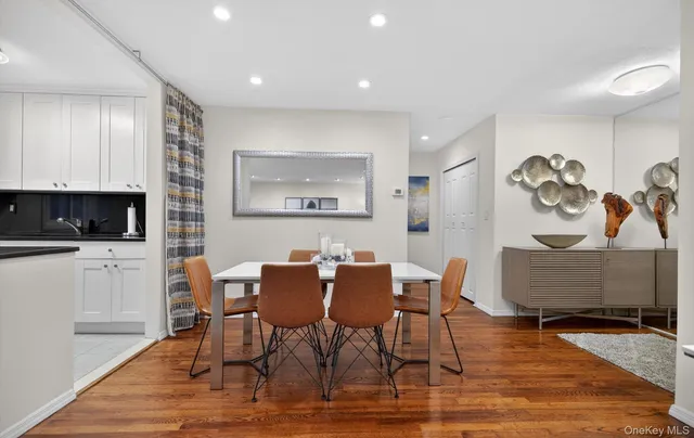 $560,000 | 1 Toms Point Lane, Unit 2A, Port Washington, NY 11050