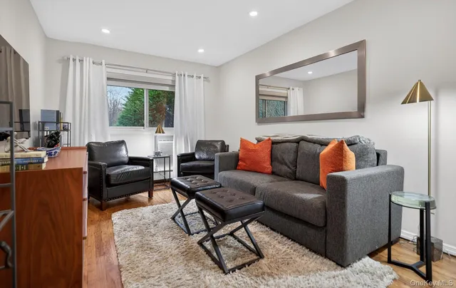 $560,000 | 1 Toms Point Lane, Unit 2A, Port Washington, NY 11050