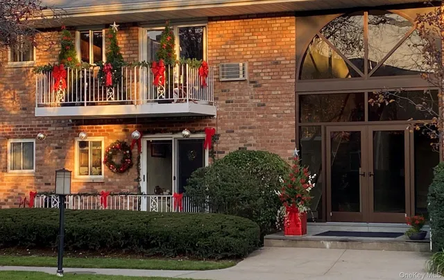 $560,000 | 1 Toms Point Lane, Unit 2A, Port Washington, NY 11050