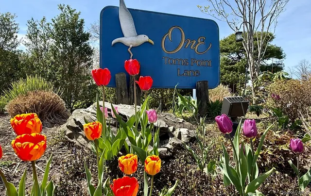 $560,000 | 1 Toms Point Lane, Unit 2A, Port Washington, NY 11050