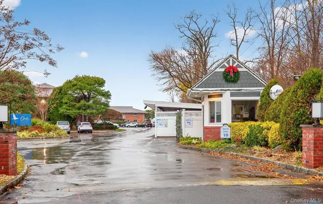 $560,000 | 1 Toms Point Lane, Unit 2A, Port Washington, NY 11050