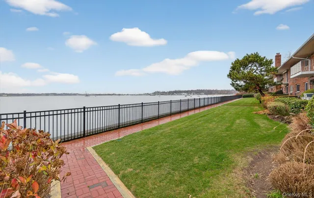 $560,000 | 1 Toms Point Lane, Unit 2A, Port Washington, NY 11050