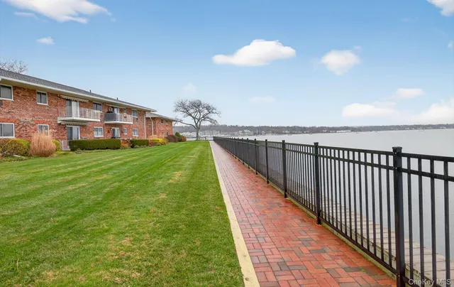 $560,000 | 1 Toms Point Lane, Unit 2A, Port Washington, NY 11050