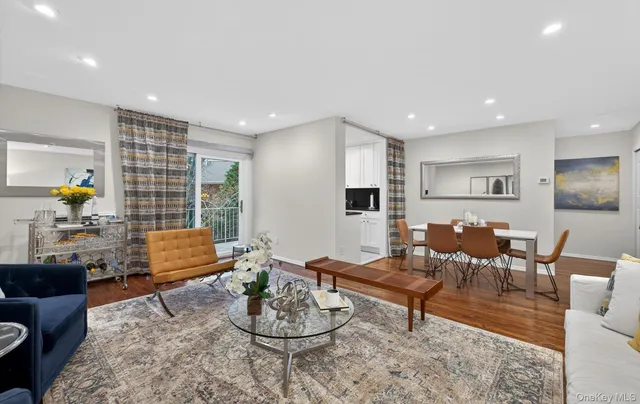 $560,000 | 1 Toms Point Lane, Unit 2A, Port Washington, NY 11050