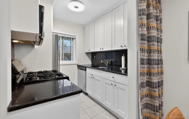 $560,000 | 1 Toms Point Lane, Unit 2A, Port Washington, NY 11050