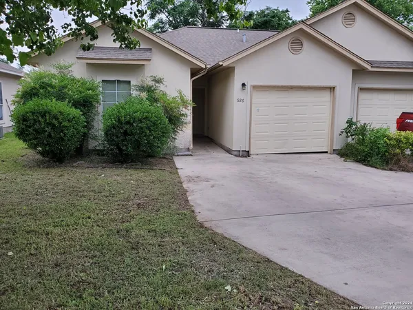 $1,395 | 926 Misty Acres Drive, New Braunfels, TX 78130