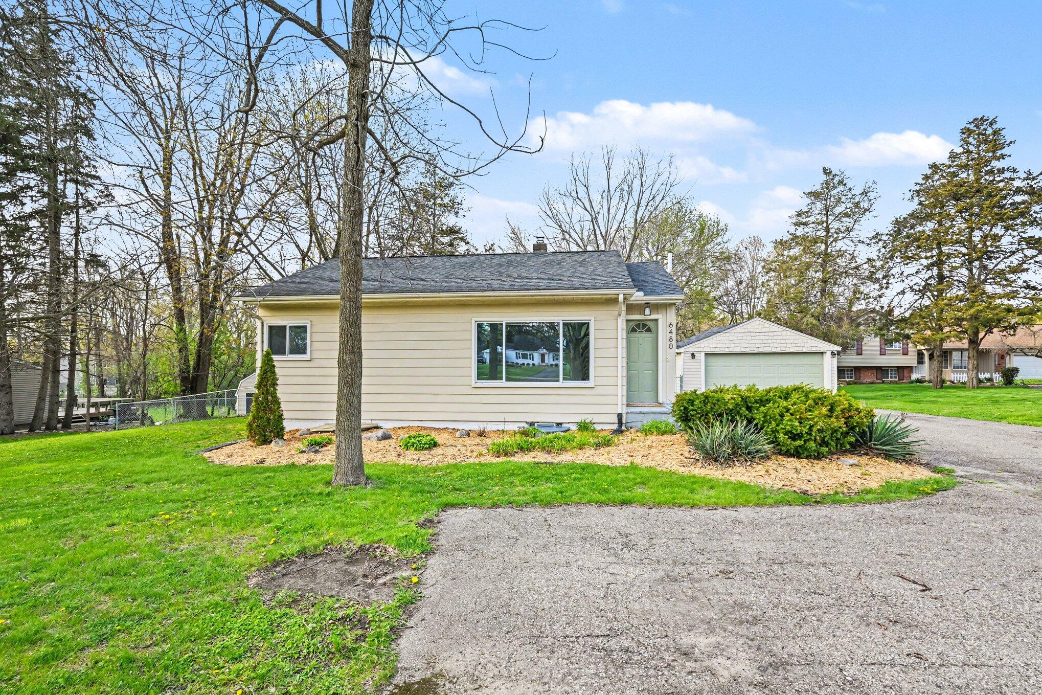 6480 Waldon Road Clarkston, MI 48346 - Photo 2 of 35 004_file_9334