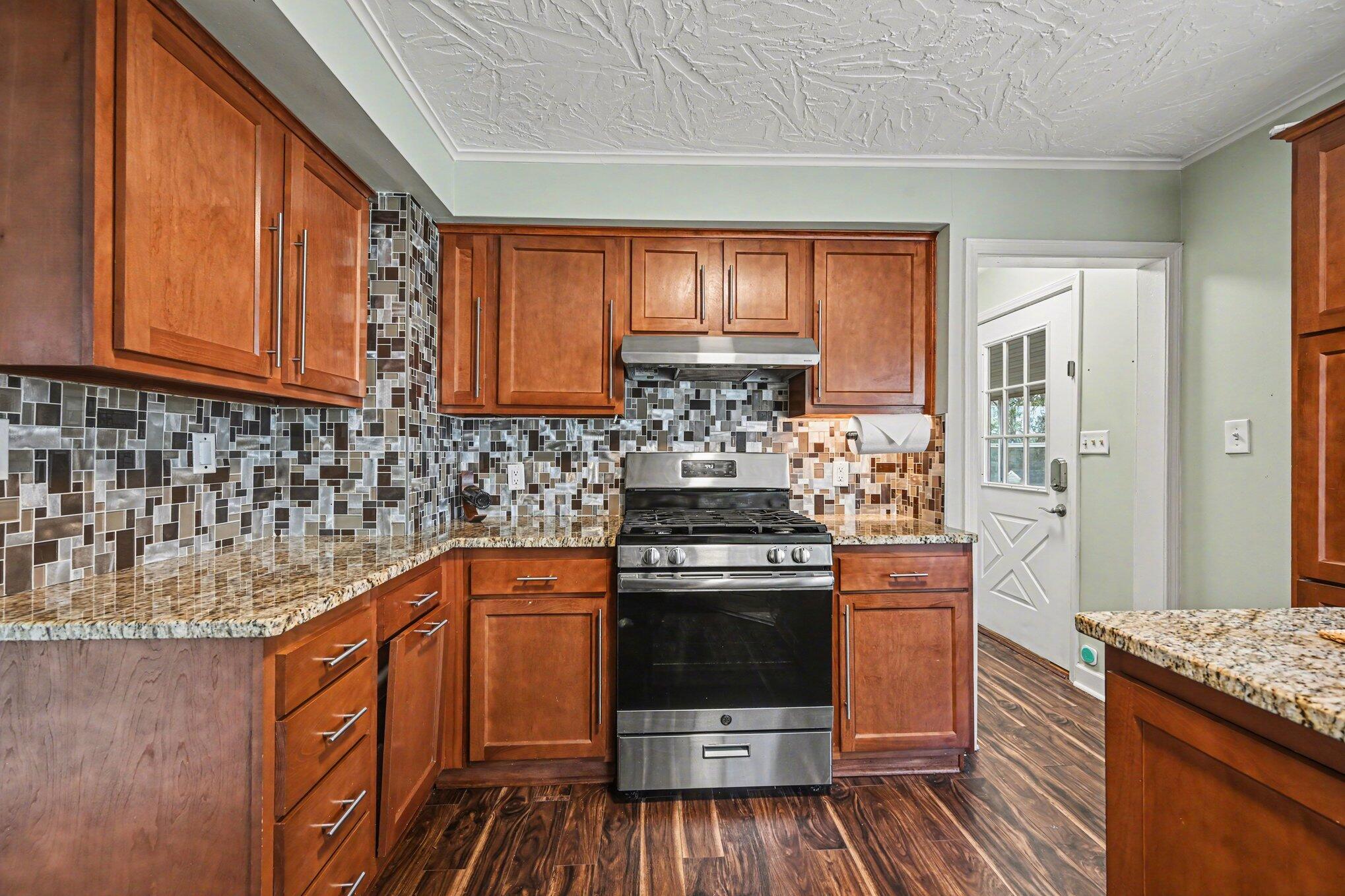 6480 Waldon Road Clarkston, MI 48346 - Photo 9 of 35 010_file_4067